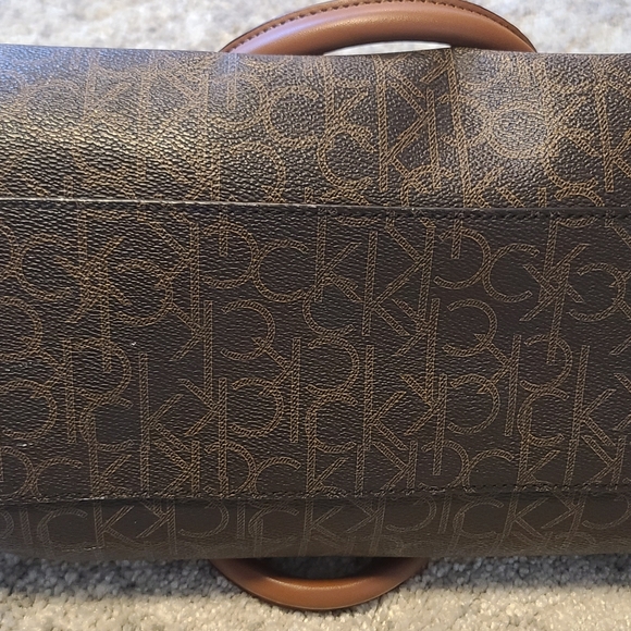 Calvin Klein small bag - slightly used - Picture 5 of 5